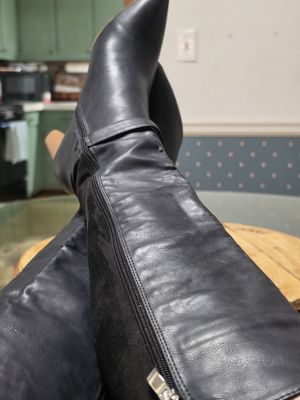 Sleek Black Pointed Knee-High Heeled Boots - Picture 6 of 14